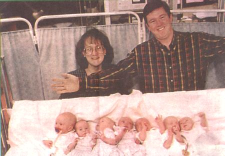 Мать родила 7 детей. Кенни Маккоги 1997. Кенни Маккоги 7 детей. Семерняшки Маккой.