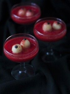 Receta Halloween cocktail ojos sangrientos